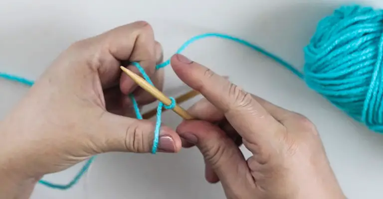 How to Knit with a Circular Needle 3