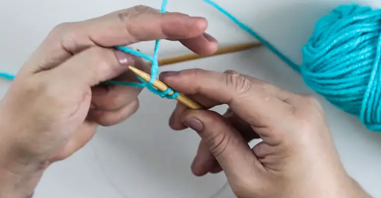 How to Knit with a Circular Needle 4