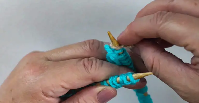 How to Knit with a Circular Needle 8