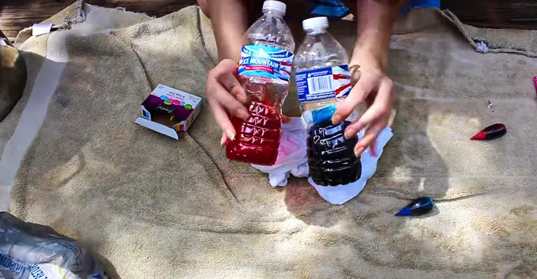 Fill Two Squirt Bottles With Two Different Colours