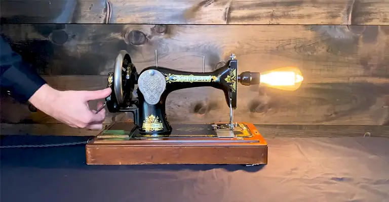 How to Turn a Sewing Machine Into a Lamp