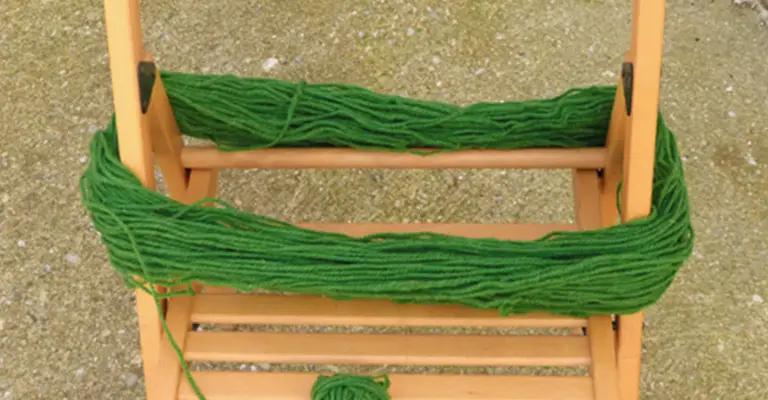 How to Unwind a Skein of Yarn